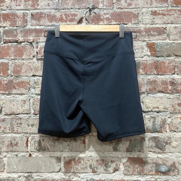 NWT Fabletics Anywhere Motion365+ High-Waisted 6'' Short in Black Size Medium - Picture 10 of 10